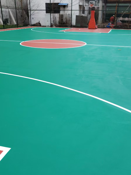 甘孜 球场长期使用易出现地面开裂